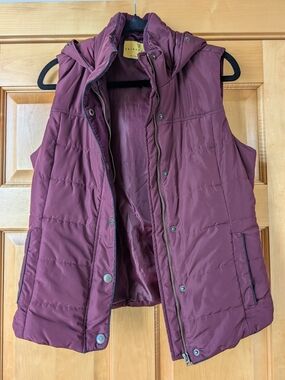 Prince & Fox Quilted Hooded Vest in Burgundy
